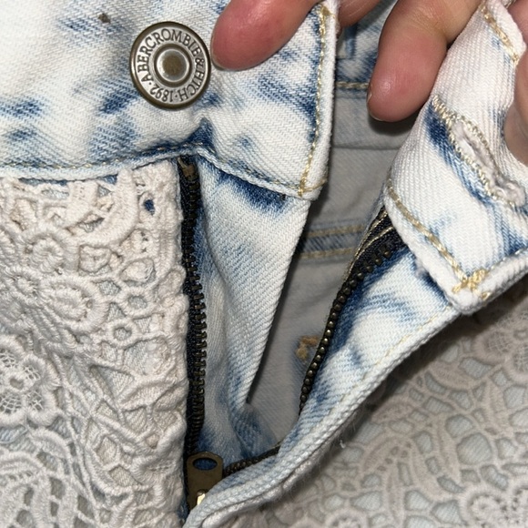 Abercrombie & Fitch Floral Crochet Front Shorts Size 25 - Picture 4 of 6